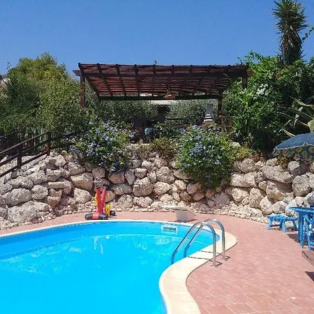 Giallonardomare-villa Con Piscina * レアルモンテ