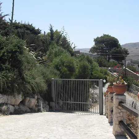 Giallonardomare-villa Con Piscina * レアルモンテ